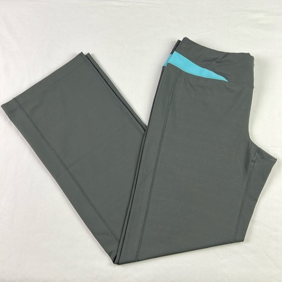 The North Face Women’s M Vapor Wick Bootcut Pull On Athletic Pant - Picture 1 of 8